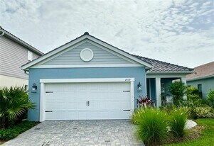 2633 Star Apple Wy in Sarasota, FL - Building Photo