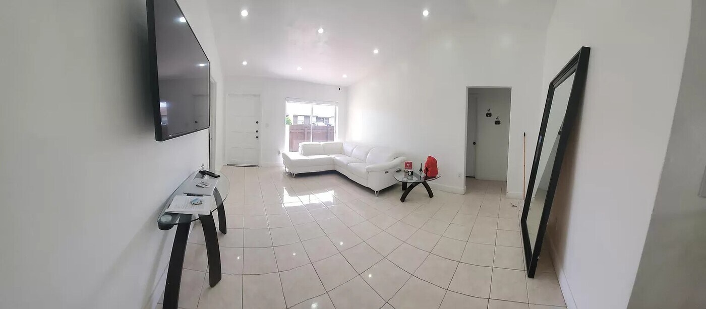 11821 SW 123rd Ave in Miami, FL - Building Photo