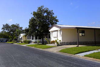 Lowes Mobile Home Community in St. Petersburg, FL - Building Photo - Building Photo