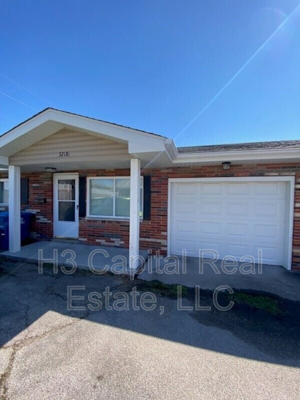 3218 Kilarney Dr in Granite City, IL - Building Photo - Building Photo