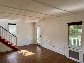 1 Finnin Pl in Bayville, NY - Foto de edificio - Building Photo