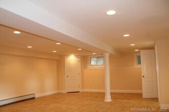 81 Woodridge Dr S in Stamford, CT - Building Photo - Building Photo