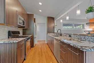 2052 Marston Ln in Flossmoor, IL - Building Photo - Building Photo