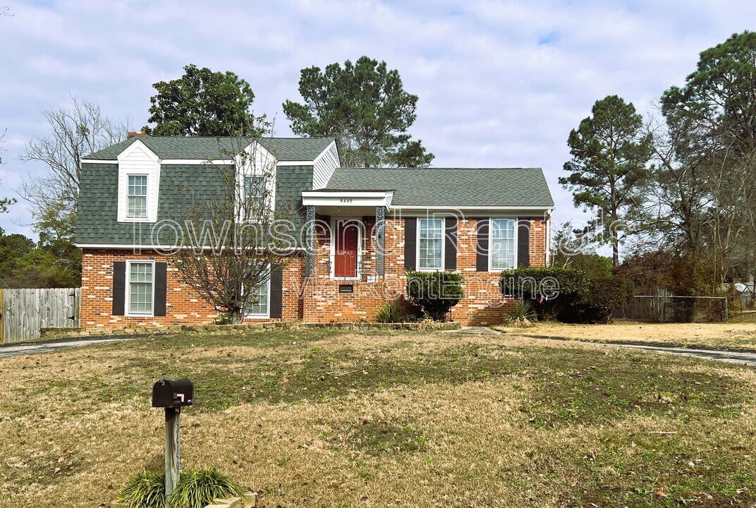 5449 Thompson Cir in Hope Mills, NC - Building Photo