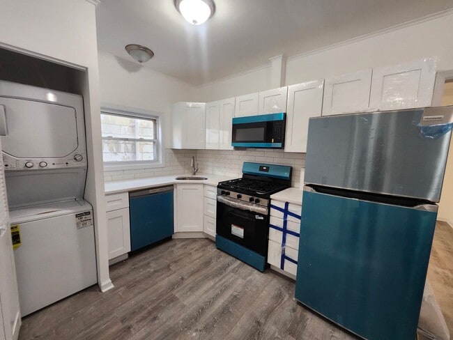 33 E 42nd St in Bayonne, NJ - Building Photo - Building Photo