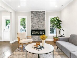 18 Laurel St, Unit 20 in Arlington, MA - Building Photo - Building Photo