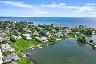 17 Nawthorne Rd in Greenwich, CT - Building Photo - Building Photo