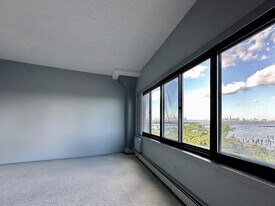 10 Bay Street Landing in Staten Island, NY - Building Photo