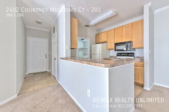 2402 Courtney Meadows Ct in Tampa, FL - Building Photo - Building Photo