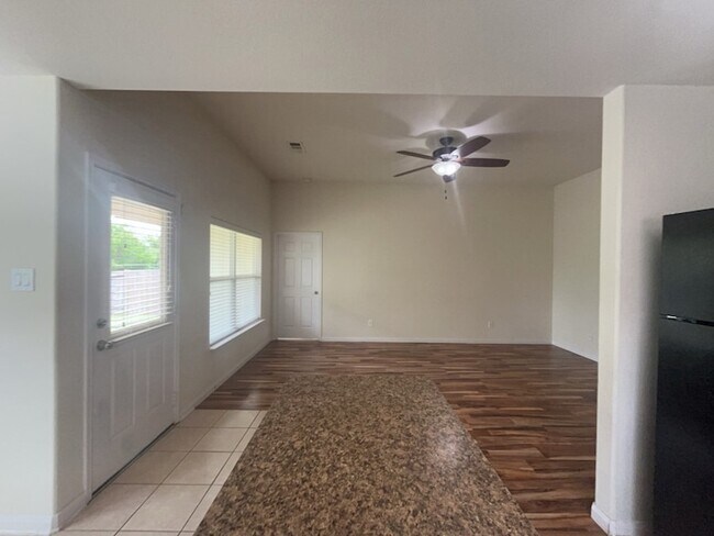10009 Iron Ridge Dr in Fort Worth, TX - Building Photo - Building Photo