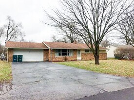 1000 W Cowing Dr in Muncie, IN - Building Photo