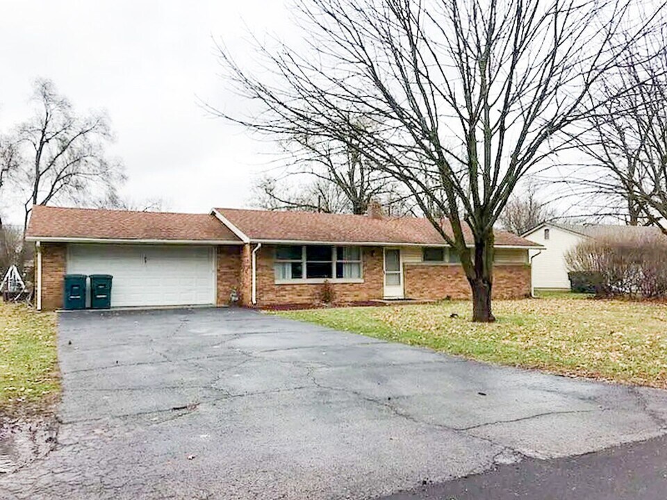 1000 W Cowing Dr in Muncie, IN - Building Photo