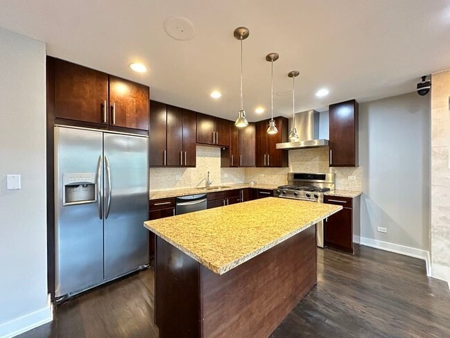 907 N Damen Ave, Unit 3C