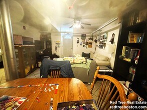 35 Cummings Rd, Unit B in Boston, MA - Foto de edificio - Building Photo