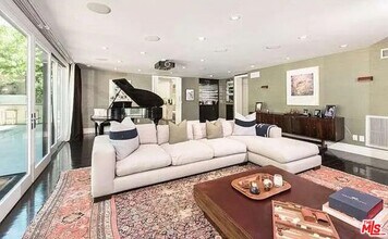 9684 Wendover Dr in Beverly Hills, CA - Building Photo - Building Photo