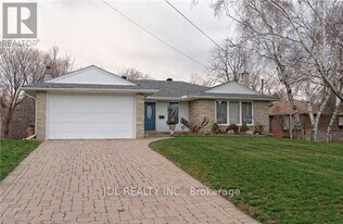 9 Finchgate Ct in Toronto, ON - Building Photo