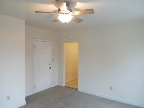 904 Rogers St in Columbia, MO - Foto de edificio - Building Photo