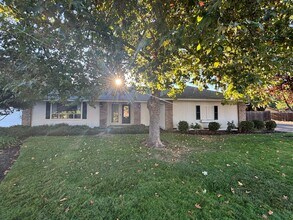 2906 Aldersgate Rd in Medford, OR - Building Photo - Building Photo