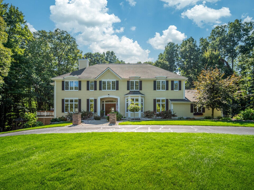 4608 Old Grand River Trail NE in Ada, MI - Building Photo