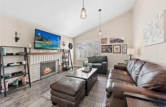 6831 Foxborough Ct, Unit 5 in Yorba Linda, CA - Building Photo - Building Photo