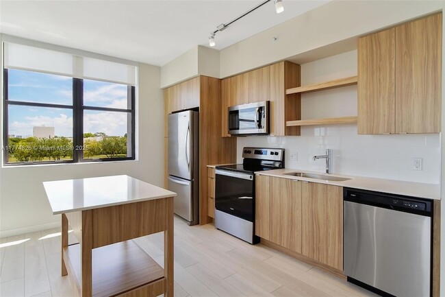 555 NE 8th St, Unit 0326 in Fort Lauderdale, FL - Building Photo - Building Photo