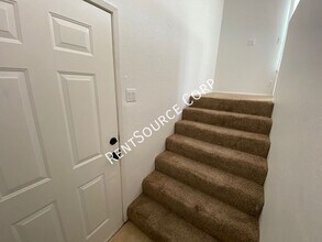 43328 Lookabout Rd in Lake Hughes, CA - Building Photo - Building Photo