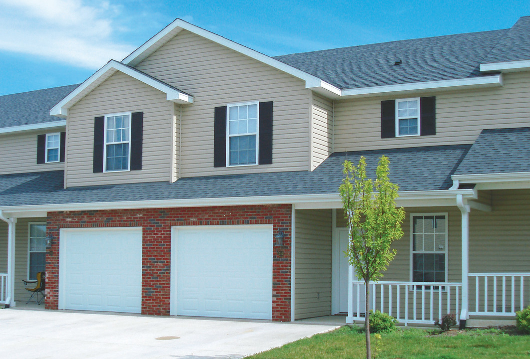 Citadel Crossing and Auburn Hills Townhomes in Columbia, MO - Building Photo