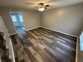808 SW Meadowridge Dr in Blue Springs, MO - Building Photo - Building Photo