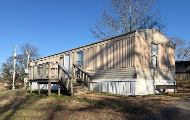 property at 963 N Bucks Pocket Rd SE