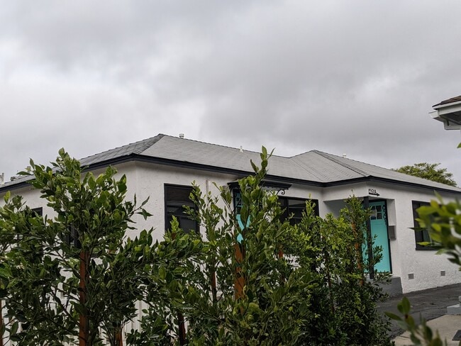 8591 Higuera St in Culver City, CA - Building Photo - Building Photo