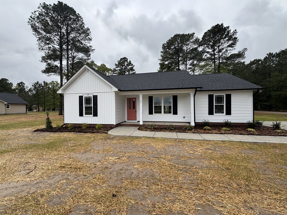 23 Hoss Ridge Ln in Dunn, NC - Building Photo