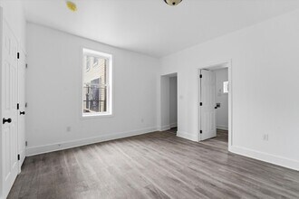 58 E Collom St in Philadelphia, PA - Building Photo - Building Photo