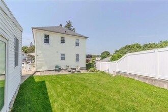 2 Ann St in North Providence, RI - Foto de edificio - Building Photo