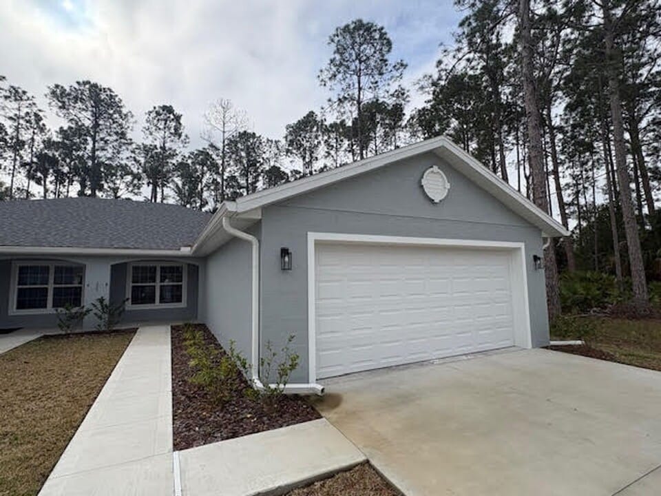 125 Seattle Trail in Palm Coast, FL - Foto de edificio