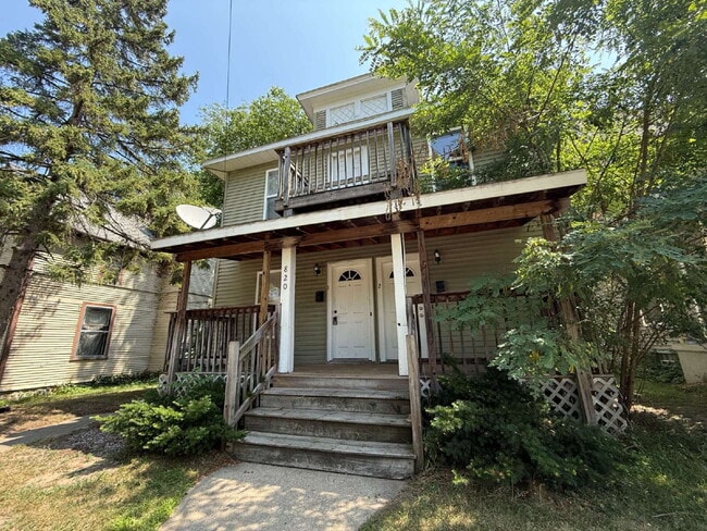 property at 820 Geneva Ave SE
