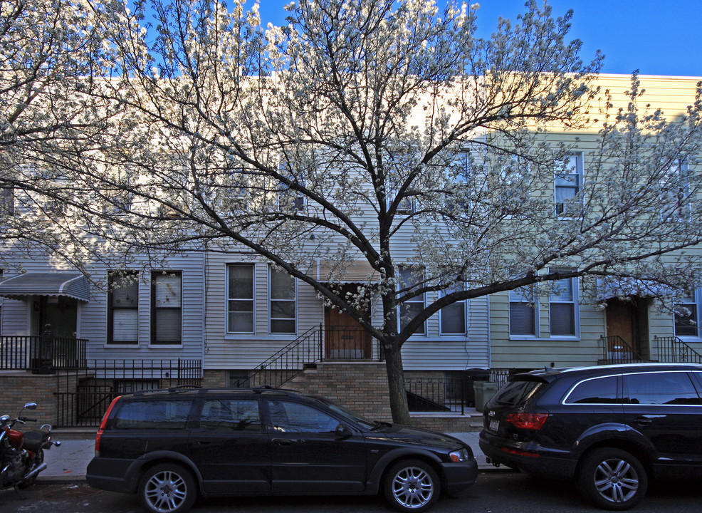 18-65 Himrod St in Flushing, NY - Building Photo