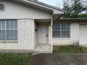3307 Aurora St in Haltom City, TX - Building Photo - Building Photo