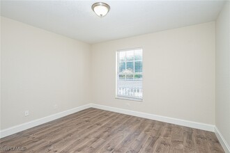 9580 Victoria Ln in Naples, FL - Foto de edificio - Building Photo