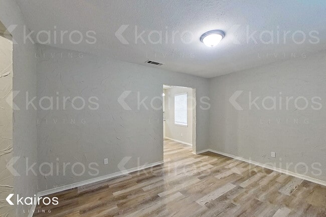 914 W Pleasant Run Rd in Lancaster, TX - Building Photo - Building Photo