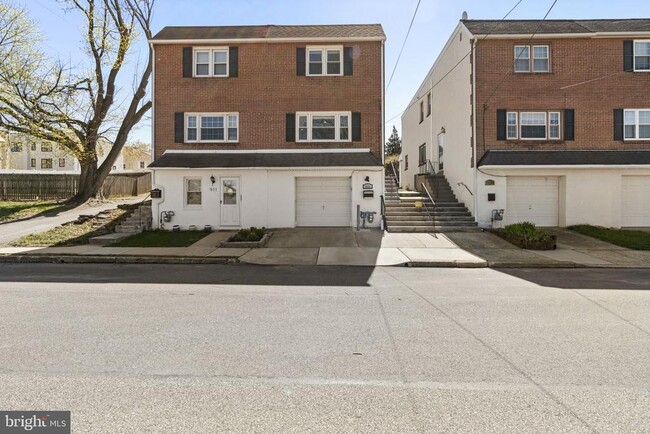 property at 909 Wood St