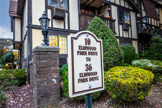 Foxwood Square Condos in Staten Island, NY - Building Photo - Building Photo