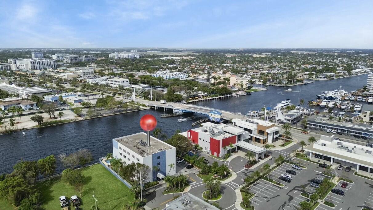 105 S Riverside Dr in Pompano Beach, FL - Building Photo