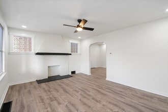 1301 Bellaire Pl in Pittsburgh, PA - Foto de edificio - Building Photo