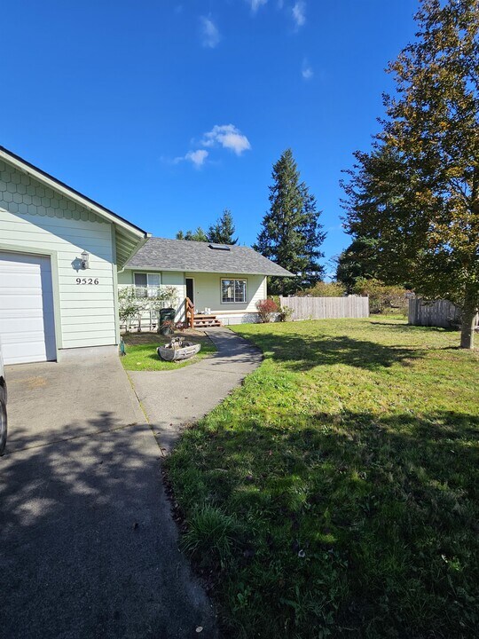 9526 Bridge Rd SE in Yelm, WA - Building Photo