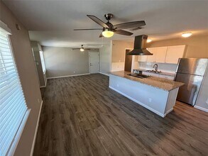 323 N Cottonwood Dr in Richardson, TX - Building Photo - Building Photo