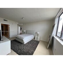 999 SW 1st Ave in Miami, FL - Building Photo - Building Photo