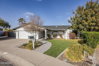 6719 N 80th Pl in Scottsdale, AZ - Foto de edificio - Building Photo