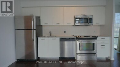 832-1832 Bay St. in Toronto, ON - Building Photo - Building Photo