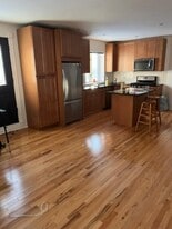 45 Stewart Ave, Unit Apartment A in Huntington, NY - Building Photo
