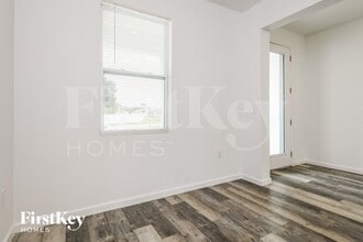 925 Albertville Ct in Poinciana, FL - Foto de edificio - Building Photo